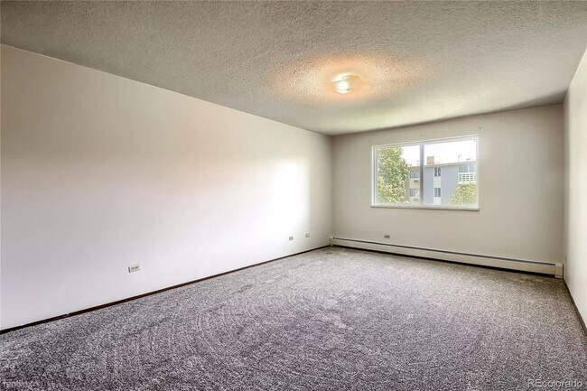 Building Photo - 1 br, 1 bath - 580 S Clinton St Apt 6C