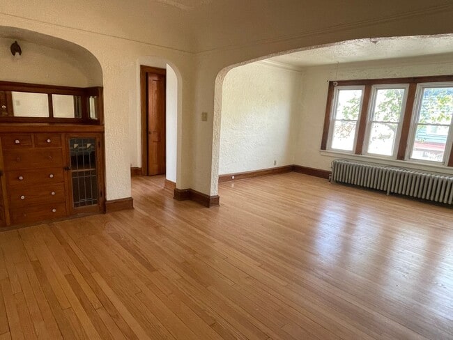 Building Photo - 5911 W Burnham St