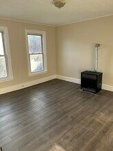 Building Photo - 230 Pleasant St