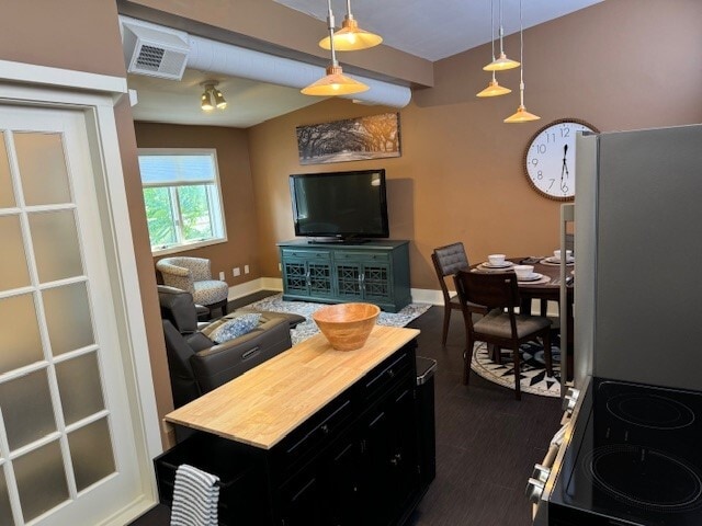 Building Photo - 651 Park Ave