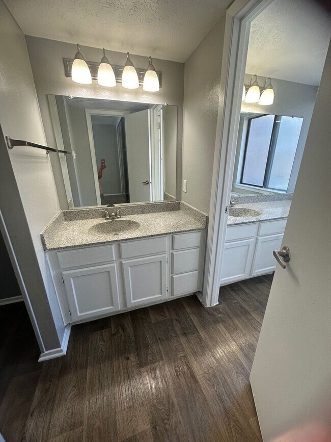 Foto del edificio - Beuti-ful Town home Ready to Move in!