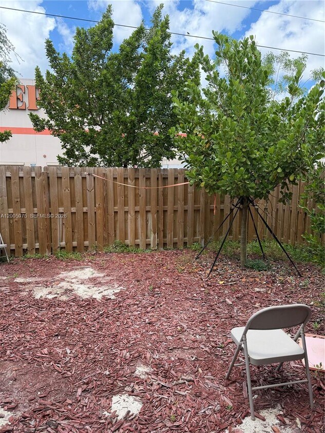 Foto del edificio - 1281 NE 3rd Ave