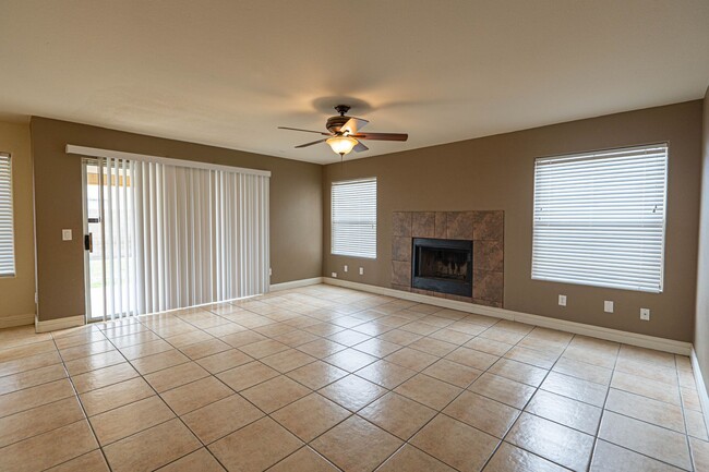 Building Photo - Great Chandler Location! This 5 bed/3 bath...