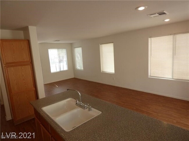 Building Photo - 6082 Las Nubes Dr