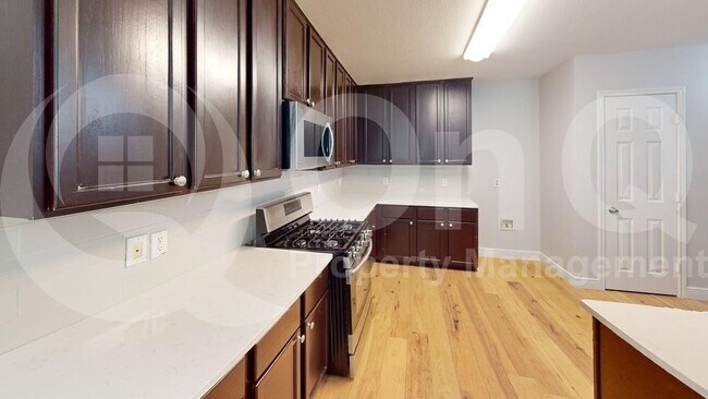 Foto del edificio - 2208 Lanshire Dr