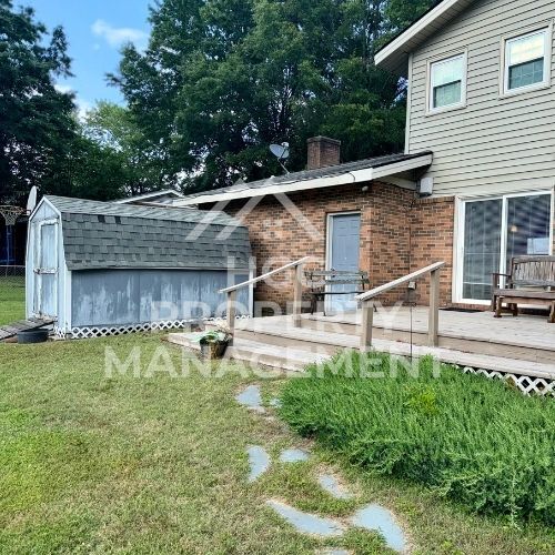 Building Photo - 209 Fairway Dr