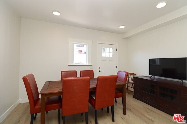 Foto del edificio - 2739 S Budlong Ave