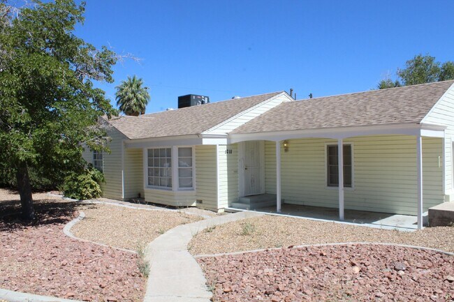 Foto del edificio - Great single story 2 bedroom 1 bathroom ho...