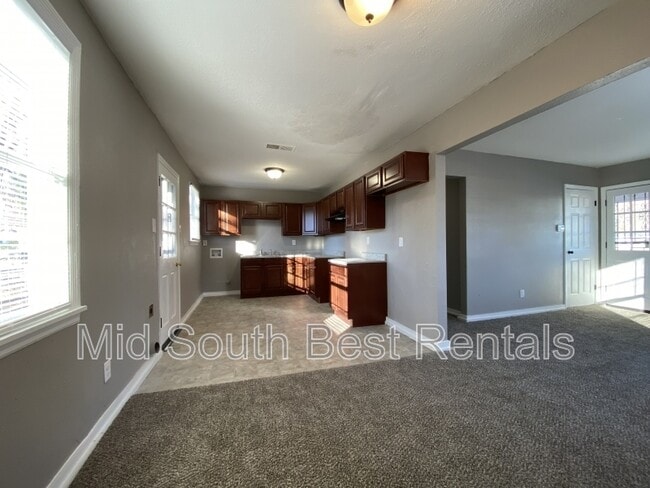 Building Photo - 2051 Whitney Ave