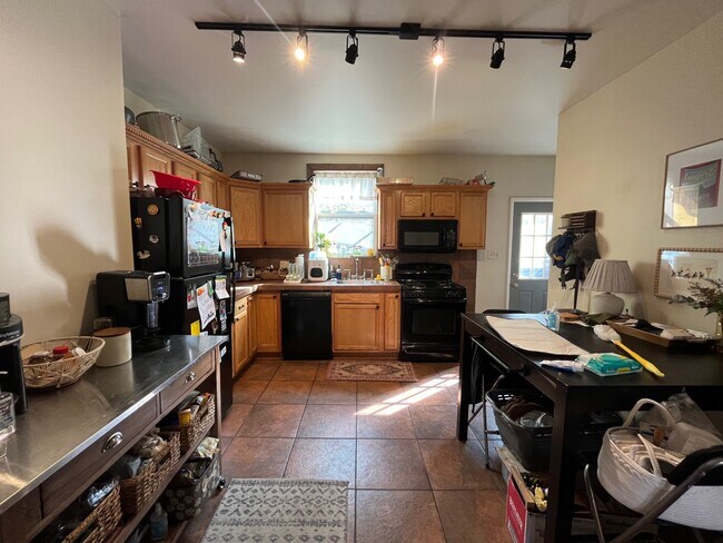 Foto del edificio - 5202 Dresden Wy