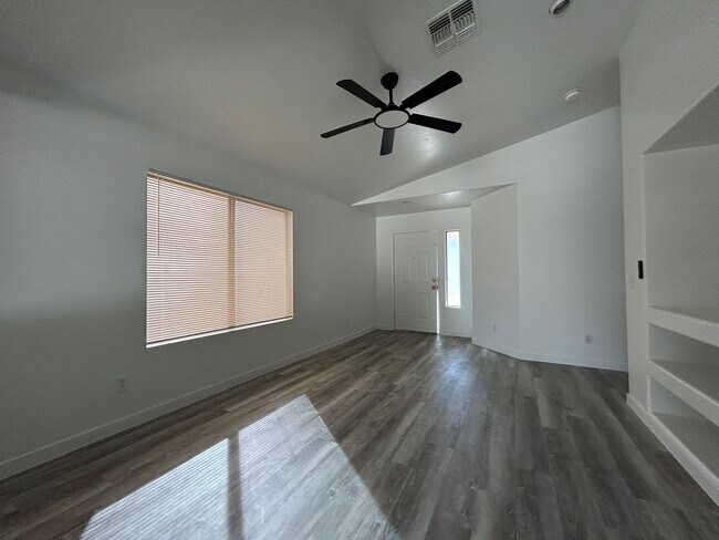 Foto del edificio - Beautifully Remodeled