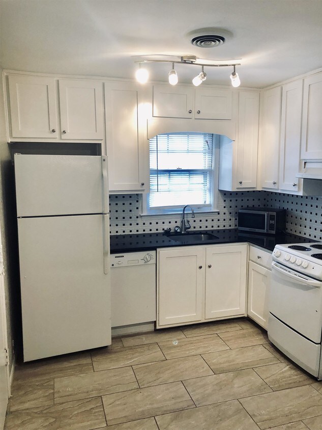 3607 Roxboro Rd Unit 12, Atlanta, GA 30326 Room for Rent in Atlanta