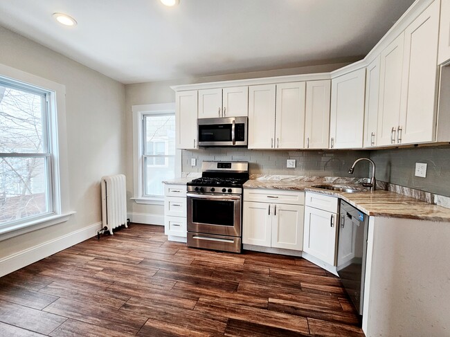 Building Photo - 24 Mansfield St