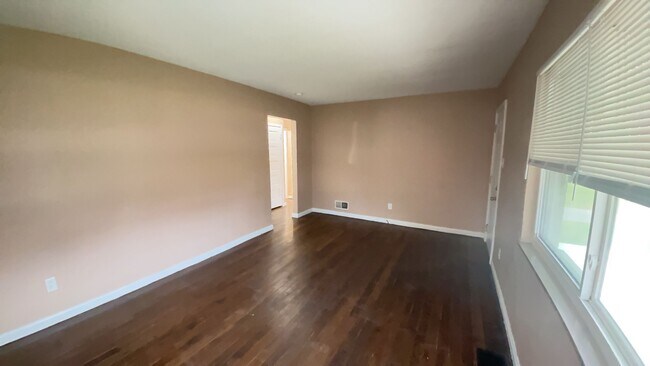 Building Photo - 2330 Alpine Way