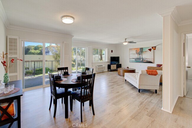 Foto del edificio - 2381 Via Mariposa W