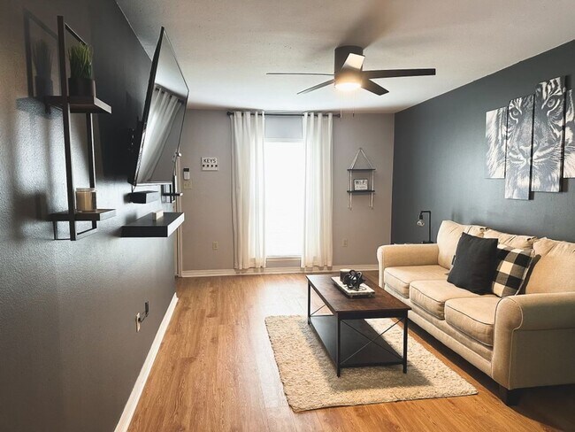 Foto del edificio - Beautiful 2 bedroom Townhouse!!!!!!!!!!!!