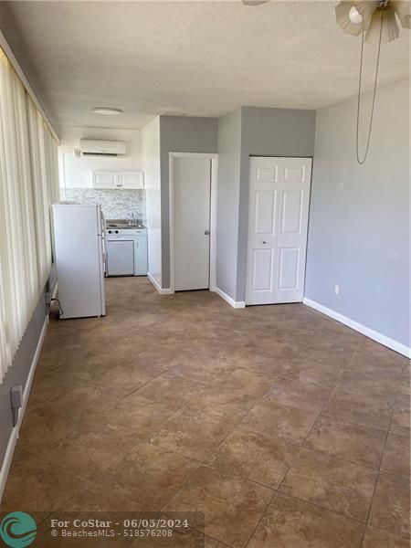 Foto del edificio - 1235 W River Dr