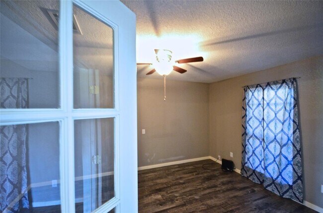 Foto del edificio - 3543 Tamarisk Ln