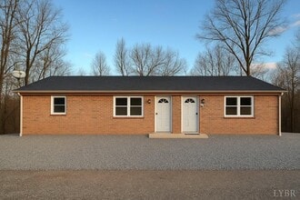 Building Photo - 251 Lakeview Dr