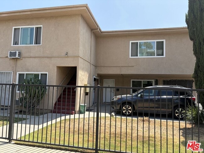 Foto del edificio - 6150 Radford Ave