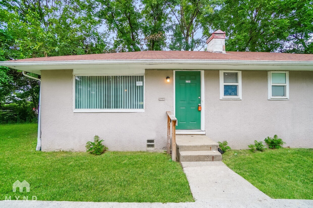 Primary Photo - 2389 Hiawatha Park Dr