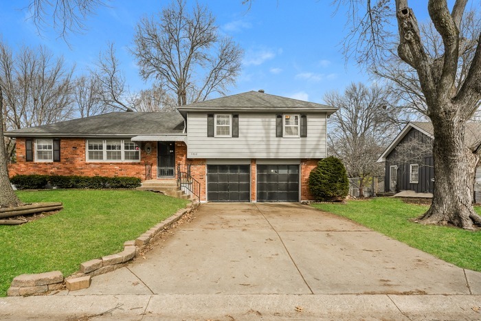 Primary Photo - Awesome 3 Bedroom in Raytown