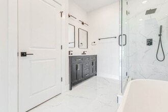 Building Photo - 5636 Dolores St