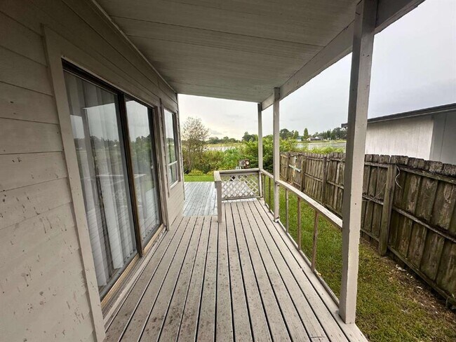 Foto del edificio - 1108 Country Club Ln