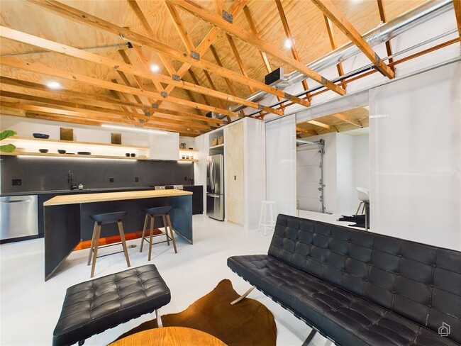 Foto del edificio - 6007 Leisure Run Rd