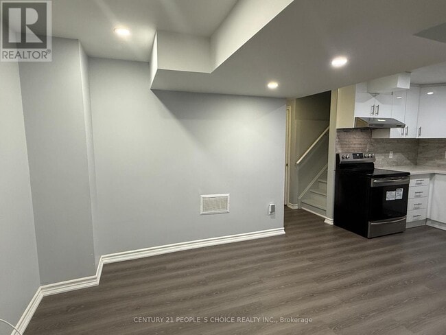 Building Photo - 2 Dufay Rd