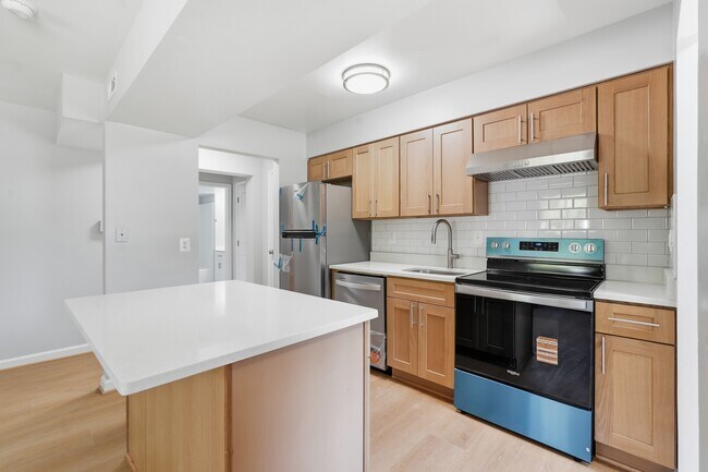 Building Photo - 4804 Calvert Rd