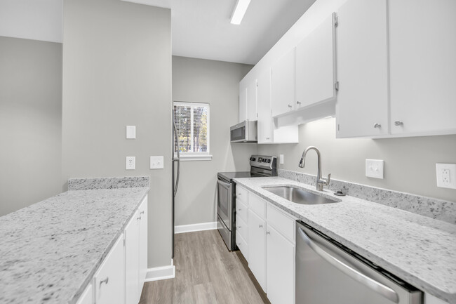 Building Photo - Lander Place Apartments- 611 Highland Park Dr