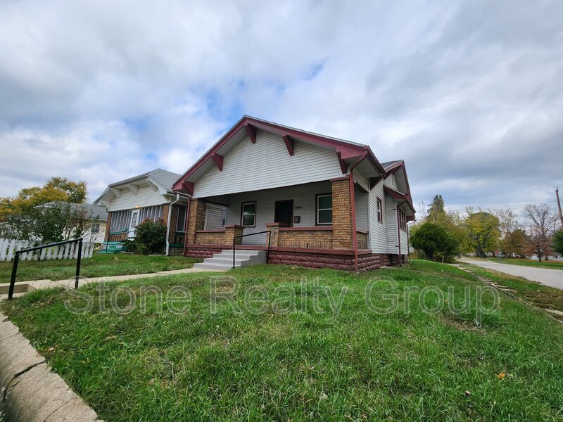 Primary Photo - 1924 1st Ave