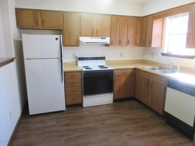 Building Photo - Charming 2 Bedroom Duplex - 1710 Wine Pres...