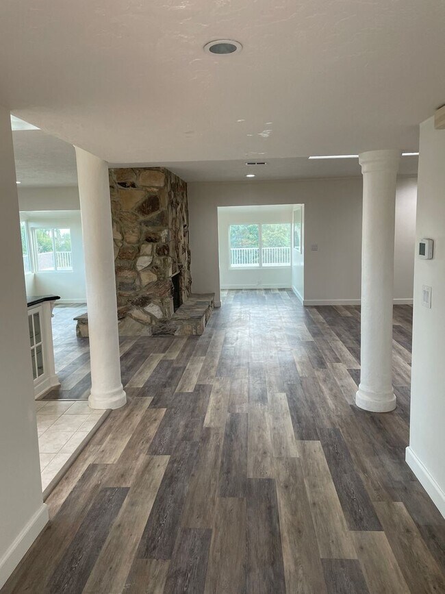 Foto del edificio - Tranquil Home in the Hills of Rancho Palos Verdes Overlooking the Los Angeles Harbor