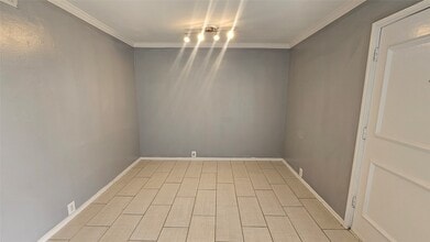 Building Photo - 3015 Greenridge Dr