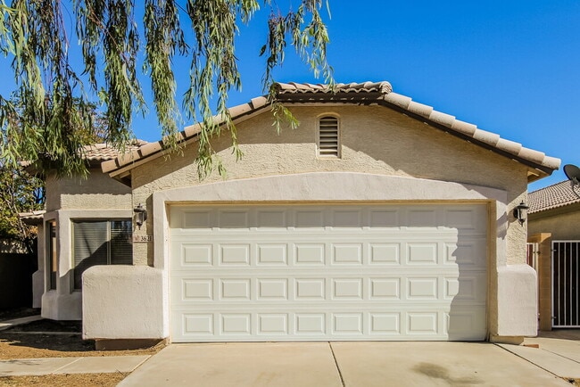 Building Photo - 3621 S 73rd Dr