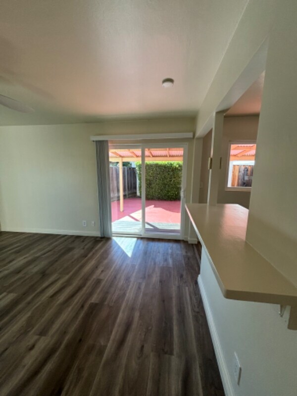 Building Photo - 535 Chiquita Ave