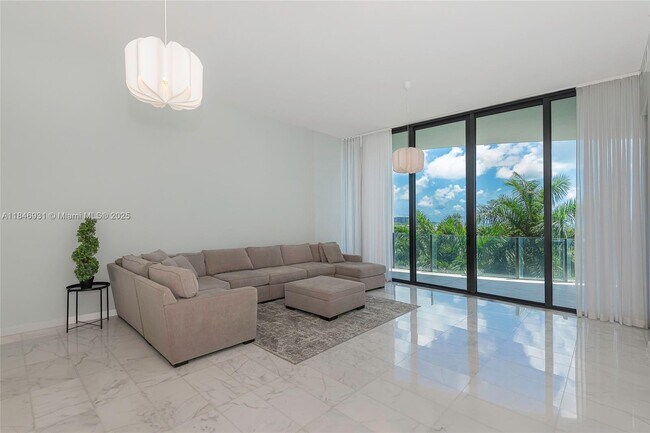 Building Photo - 2821 S Bayshore Dr