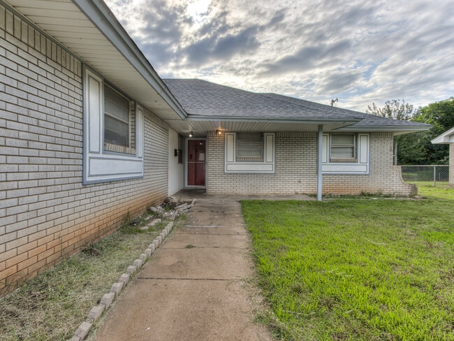 Photo - 2008 Connie Dr House