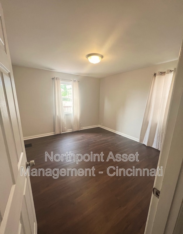 Building Photo - 4905 Oaklawn Dr