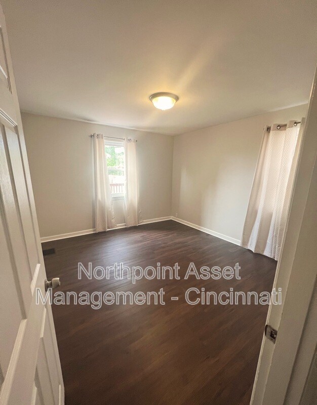 Foto del edificio - 4905 Oaklawn Dr