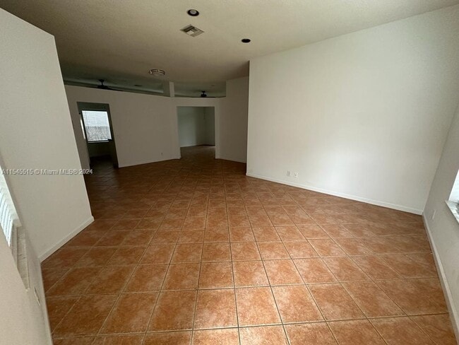 Building Photo - 1283 Chinaberry Dr
