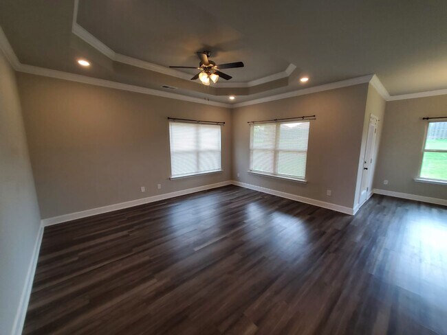 Building Photo - 332 River Rock Dr