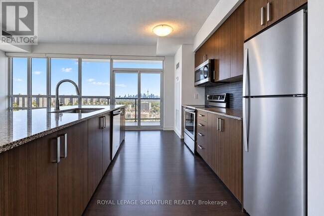 Photo du bâtiment - 1603 Eglinton Ave W
