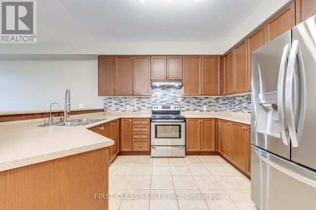 Photo du bâtiment - 651-651 Farmstead Dr