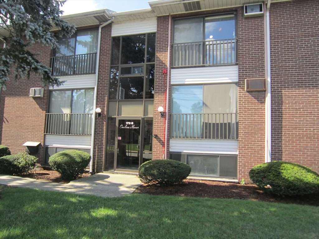 172 River St Unit B1, Waltham, MA 02453 Room for Rent in Waltham, MA