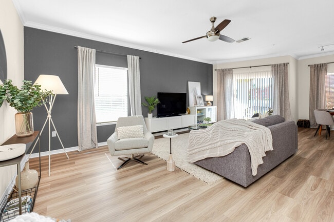 Building Photo - TGM University Park