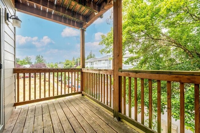 Building Photo - 2 Bedroom Home with Washer and Dryer hookups!