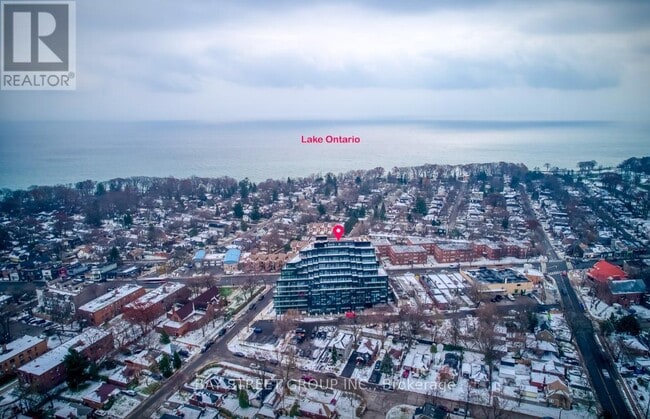 Photo du bâtiment - 2 Manderley Dr